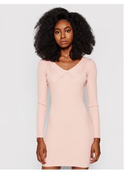 Guess Sukienka dzianinowa Cecile W1YK1H Z2V60 Różowy Slim Fit ze sklepu MODIVO w kategorii Sukienki - zdjęcie 168514351