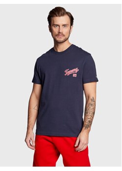 Tommy Jeans T-Shirt College 85 Logo DM0DM15672 Granatowy Regular Fit ze sklepu MODIVO w kategorii T-shirty męskie - zdjęcie 168515300