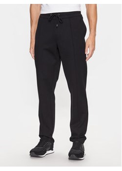 Guess Spodnie materiałowe M3YB18 KBT22 Czarny Regular Fit ze sklepu MODIVO w kategorii Spodnie męskie - zdjęcie 168518632
