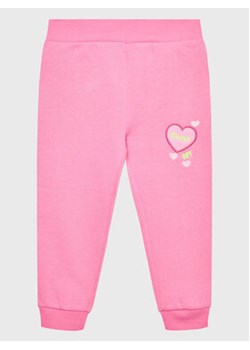 Guess Spodnie dresowe K2BQ16 KAX70 Różowy Regular Fit ze sklepu MODIVO w kategorii Spodnie i półśpiochy - zdjęcie 168520111