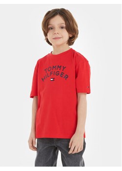 Tommy Hilfiger T-Shirt KB0KB08548 S Czerwony Regular Fit ze sklepu MODIVO w kategorii T-shirty chłopięce - zdjęcie 168521141