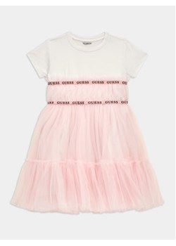 Guess Sukienka elegancka J4RK26 K6YW0 Różowy Regular Fit ze sklepu MODIVO w kategorii Sukienki dziewczęce - zdjęcie 168521484
