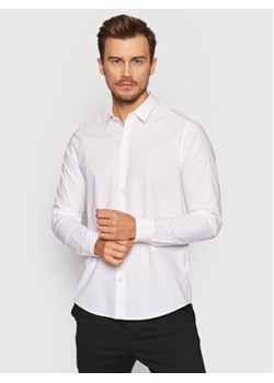 Calvin Klein Jeans Koszula J30J319065 Biały Slim Fit ze sklepu MODIVO w kategorii Koszule męskie - zdjęcie 168523092