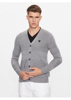 Guess Sweter M3YR17 Z37E0 Szary Regular Fit ze sklepu MODIVO w kategorii Swetry męskie - zdjęcie 168523873