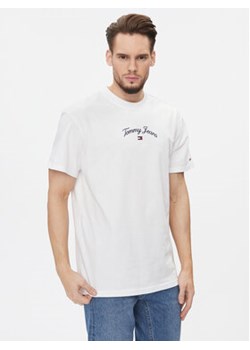 Tommy Jeans T-Shirt Serif Flag DM0DM16835 Biały Regular Fit ze sklepu MODIVO w kategorii T-shirty męskie - zdjęcie 168527612