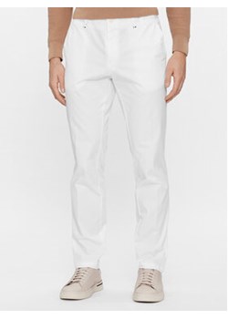 Boss Chinosy C-Genius-W-241 50509778 Biały Slim Fit ze sklepu MODIVO w kategorii Spodnie męskie - zdjęcie 168529673
