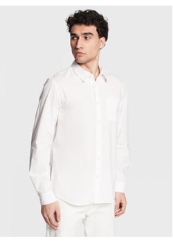 Guess Koszula Nottingham M3GH22 B5M01 Biały Regular Fit ze sklepu MODIVO w kategorii Koszule męskie - zdjęcie 168530801