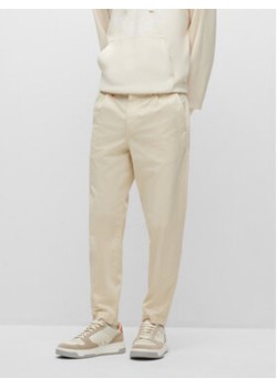 Boss Spodnie materiałowe 50489106 Beżowy Relaxed Fit ze sklepu MODIVO w kategorii Spodnie męskie - zdjęcie 168532464