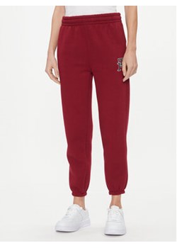 Tommy Hilfiger Spodnie dresowe Imd Modern WW0WW40854 Czerwony Regular Fit ze sklepu MODIVO w kategorii Spodnie damskie - zdjęcie 168534040