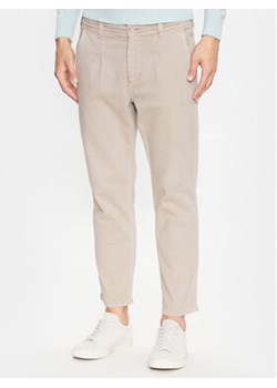 Casual Friday Spodnie materiałowe 20504693 Beżowy Regular Fit ze sklepu MODIVO w kategorii Spodnie męskie - zdjęcie 168535223