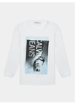 Calvin Klein Jeans Bluzka Photograph IB0IB01987 Biały Loose Fit ze sklepu MODIVO w kategorii T-shirty chłopięce - zdjęcie 168535231