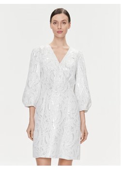 Bruuns Bazaar Sukienka koktajlowa Macluar BBW3661 Biały Regular Fit ze sklepu MODIVO w kategorii Sukienki - zdjęcie 168536740
