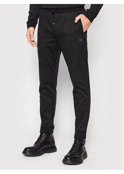 Boss Spodnie dresowe Lamont 82 50467130 Czarny Regular Fit ze sklepu MODIVO w kategorii Spodnie męskie - zdjęcie 168537834
