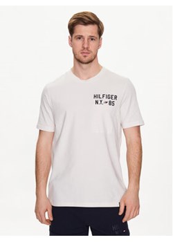 Tommy Hilfiger T-Shirt Graphic MW0MW30444 Écru Regular Fit ze sklepu MODIVO w kategorii T-shirty męskie - zdjęcie 168538682