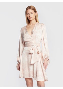 Guess Sukienka codzienna Noelie W2BK16 WEX90 Różowy Regular Fit ze sklepu MODIVO w kategorii Sukienki - zdjęcie 168539283
