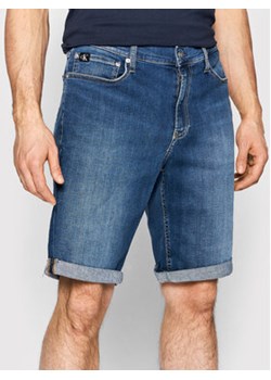 Calvin Klein Jeans Szorty jeansowe J30J320527 Granatowy Slim Fit ze sklepu MODIVO w kategorii Spodenki męskie - zdjęcie 168539761