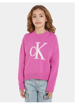 Calvin Klein Jeans Sweter Fluffy Monogram IG0IG02220 Różowy Regular Fit ze sklepu MODIVO w kategorii Swetry dziewczęce - zdjęcie 168542272