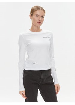 Calvin Klein Jeans Bluzka J20J222644 Biały Regular Fit ze sklepu MODIVO w kategorii Bluzki damskie - zdjęcie 168543601