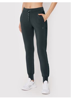 Guess Spodnie dresowe Allie V2YB18 K7UW2 Szary Regular Fit ze sklepu MODIVO w kategorii Spodnie damskie - zdjęcie 168543833