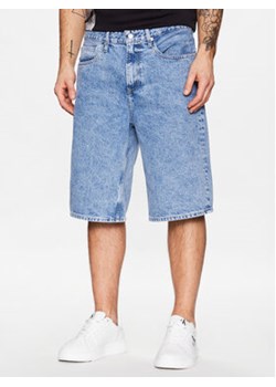 Calvin Klein Jeans Szorty jeansowe J30J322777 Niebieski Relaxed Fit ze sklepu MODIVO w kategorii Spodenki męskie - zdjęcie 168544733
