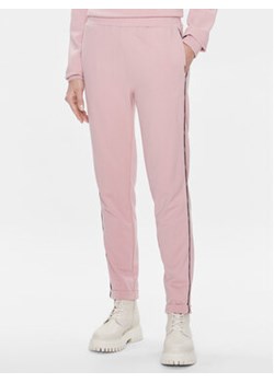 Liu Jo Sport Spodnie dresowe TF3222 J6182 Różowy Regular Fit ze sklepu MODIVO w kategorii Spodnie damskie - zdjęcie 168545631