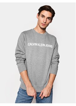 Calvin Klein Jeans Bluza J30J307757 Szary Regular Fit ze sklepu MODIVO w kategorii Bluzy męskie - zdjęcie 168546170