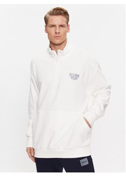 Reebok Bluza Archive Essentials IK6128 Biały Regular Fit ze sklepu MODIVO w kategorii Bluzy męskie - zdjęcie 168547570