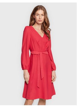 NAF NAF Sukienka koktajlowa Kamay THNR12 Różowy Regular Fit ze sklepu MODIVO w kategorii Sukienki - zdjęcie 168547781