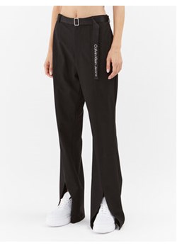 Calvin Klein Jeans Spodnie materiałowe J20J222332 Czarny Relaxed Fit ze sklepu MODIVO w kategorii Spodnie damskie - zdjęcie 168548152