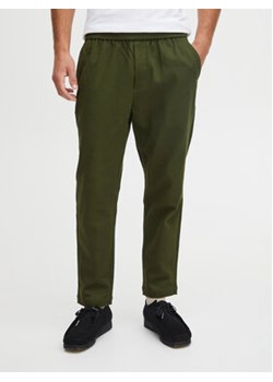 Casual Friday Spodnie materiałowe 20504819 Zielony Regular Fit ze sklepu MODIVO w kategorii Spodnie męskie - zdjęcie 168549262