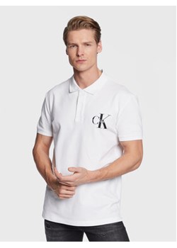 Calvin Klein Jeans Polo J30J322851 Biały Regular Fit ze sklepu MODIVO w kategorii T-shirty męskie - zdjęcie 168549924