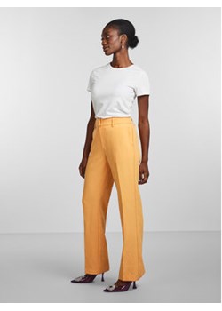 YAS Spodnie materiałowe 26028860 Pomarańczowy Regular Fit ze sklepu MODIVO w kategorii Spodnie damskie - zdjęcie 168550924