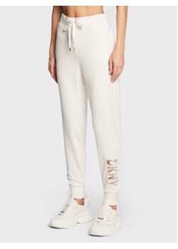 DKNY Spodnie dresowe P2MF7OKO Biały Regular Fit ze sklepu MODIVO w kategorii Spodnie damskie - zdjęcie 168551300