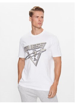 Guess T-Shirt Esmund Z3YI09 I3Z14 Biały Regular Fit ze sklepu MODIVO w kategorii T-shirty męskie - zdjęcie 168552021