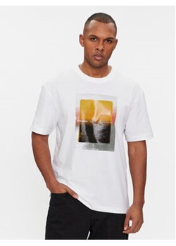 Calvin Klein T-Shirt Sense Layer K10K112394 Biały Regular Fit ze sklepu MODIVO w kategorii T-shirty męskie - zdjęcie 168553402