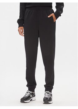 Calvin Klein Performance Spodnie dresowe 00GWS4P656 Czarny Relaxed Fit ze sklepu MODIVO w kategorii Spodnie damskie - zdjęcie 168554531