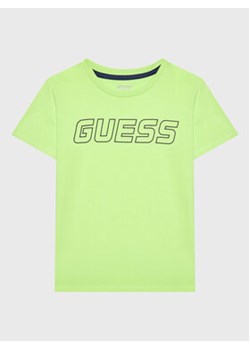 Guess T-Shirt L3RI25 J1314 Zielony Regular Fit ze sklepu MODIVO w kategorii T-shirty chłopięce - zdjęcie 168554621