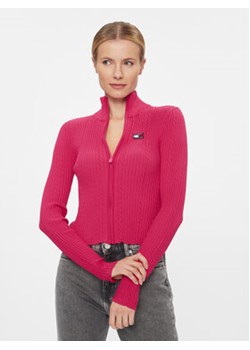 Tommy Jeans Sweter BadgeDW0DW16532 Różowy Slim Fit ze sklepu MODIVO w kategorii Swetry damskie - zdjęcie 168555912