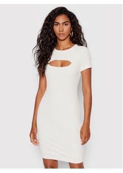 Guess Sukienka codzienna Lana WBYK95 KB9E2 Biały Slim Fit ze sklepu MODIVO w kategorii Sukienki - zdjęcie 168556903