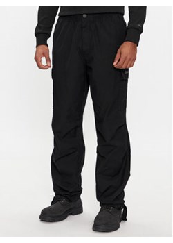 Calvin Klein Jeans Spodnie cargo Essential Regular Cargo Pant J30J324692 Czarny Regular Fit ze sklepu MODIVO w kategorii Spodnie męskie - zdjęcie 168557793