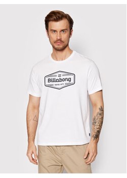 Billabong T-Shirt Trademark C1SS62 BIP2 Biały Regular Fit ze sklepu MODIVO w kategorii T-shirty męskie - zdjęcie 168558134