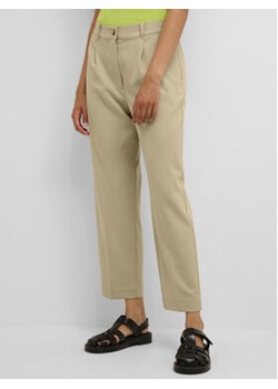 Karen by Simonsen Spodnie materiałowe Hirstal 10104332 Beżowy Classic Fit ze sklepu MODIVO w kategorii Spodnie damskie - zdjęcie 168559492