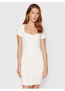 Guess Sukienka codzienna WBGK01 KB9E2 Biały Slim Fit ze sklepu MODIVO w kategorii Sukienki - zdjęcie 168559883