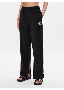 Calvin Klein Swimwear Spodnie dzianinowe KW0KW02094 Czarny Relaxed Fit ze sklepu MODIVO w kategorii Spodnie damskie - zdjęcie 168560323