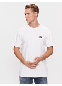 Tommy Jeans T-Shirt Classic Xs Badge DM0DM17870 Biały Classic Fit ze sklepu MODIVO w kategorii T-shirty męskie - zdjęcie 168563730