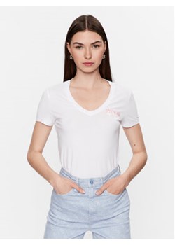 Guess T-Shirt W3YI38 J1314 Biały Slim Fit ze sklepu MODIVO w kategorii Bluzki damskie - zdjęcie 168563791