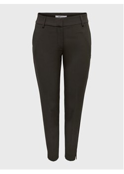 ONLY Spodnie materiałowe Veronica 15242597 Brązowy Regular Fit ze sklepu MODIVO w kategorii Spodnie damskie - zdjęcie 168564070