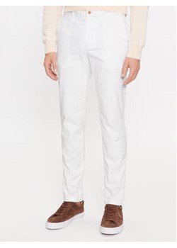 Tommy Hilfiger Chinosy Bleecker MW0MW26619 Biały Slim Fit ze sklepu MODIVO w kategorii Spodnie męskie - zdjęcie 168564850