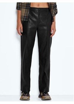 Noisy May Spodnie z imitacji skóry Luke 27022747 Czarny Straight Fit ze sklepu MODIVO w kategorii Spodnie damskie - zdjęcie 168565613