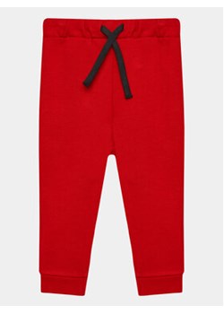 United Colors Of Benetton Spodnie dresowe 3J70GF010 Czerwony Regular Fit ze sklepu MODIVO w kategorii Spodnie chłopięce - zdjęcie 168567434